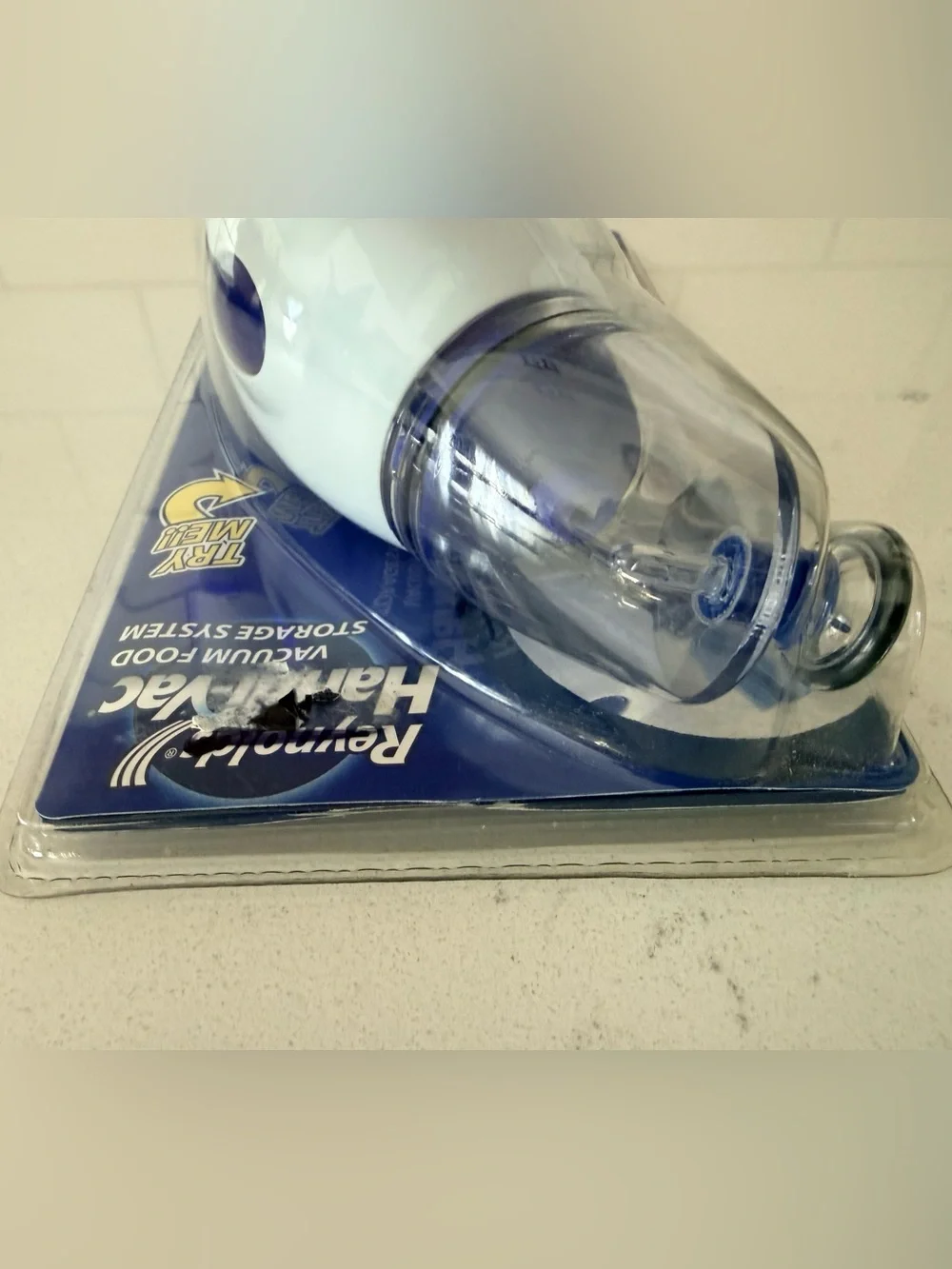 New In Package Reynolds Handi-Vac Vacuum-Sealing Starter Kit Bag Batteries
